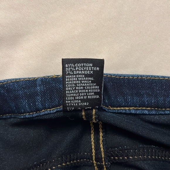 HUE Denim Leggings - Picture 8 of 8